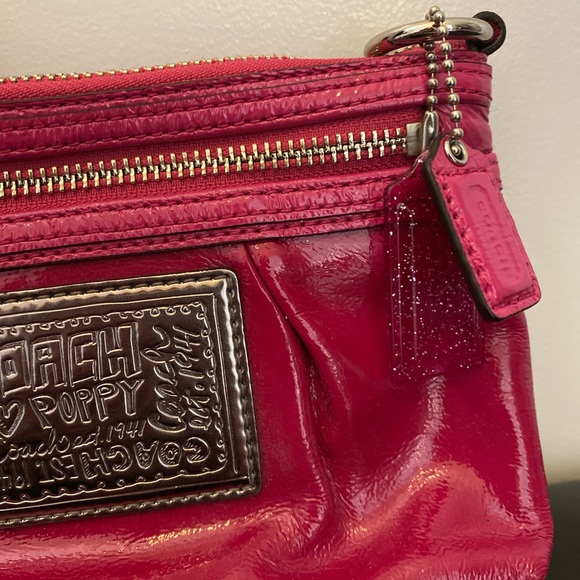 💗 COACH Poppy Wristlet - Picture 3 of 5